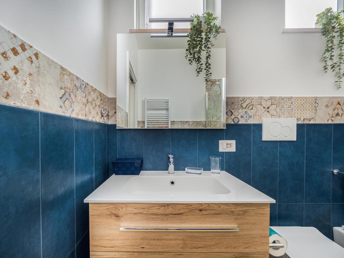 Azzurro Park - De Vivo Realty Apartment *
